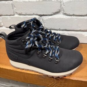 MERRELL WOMAN’S OUTDOOR HIKER SNEAKER BOOT BLUE BLACK LIGHTWEIGHT BRAND NEW NIB